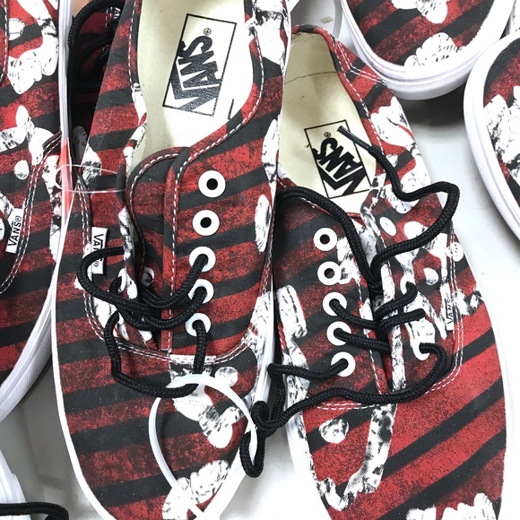 New Size 10 Womans 9 Mens Vans Off the Wall Red Black Skater Loafer Shoe 8.5 - Picture 1 of 3